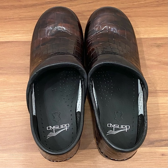 DANSKO Professional Clogs Brown Croc Patent Leather Nurse Shoes Size 38 7.5-8 US - Picture 7 of 16